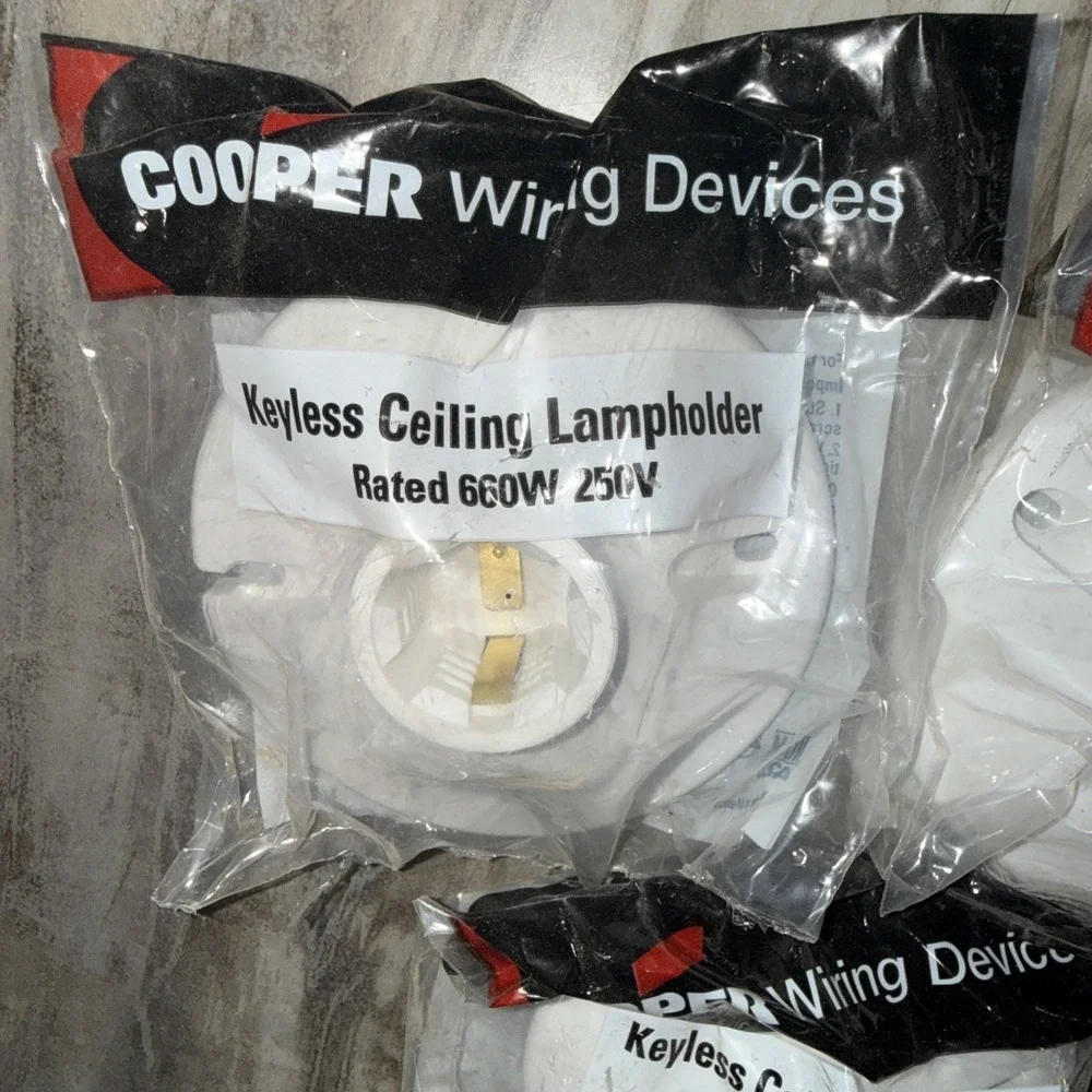 Lot of 3 Keyless Ceiling Lampholder 660W-250V COOPER S1174W for 3-1/4